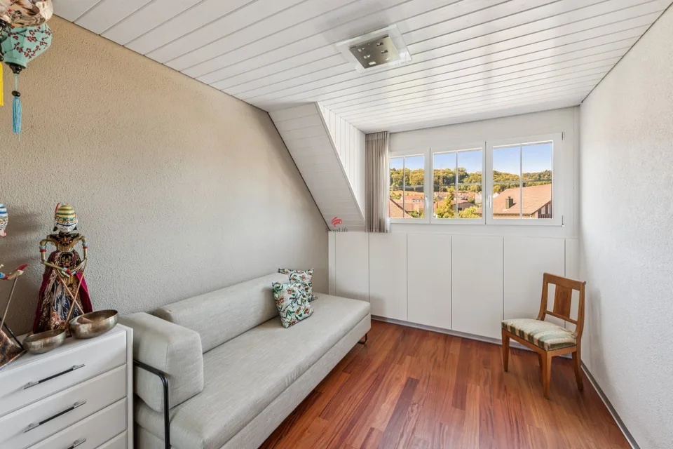 Doppeleinfamilienhaus mit Pool und Wintergarten