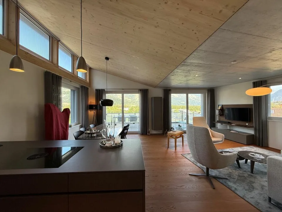 Originelle exklusive Terrassenwohnung in einer attraktiven Wohnlage in Sils i.D.