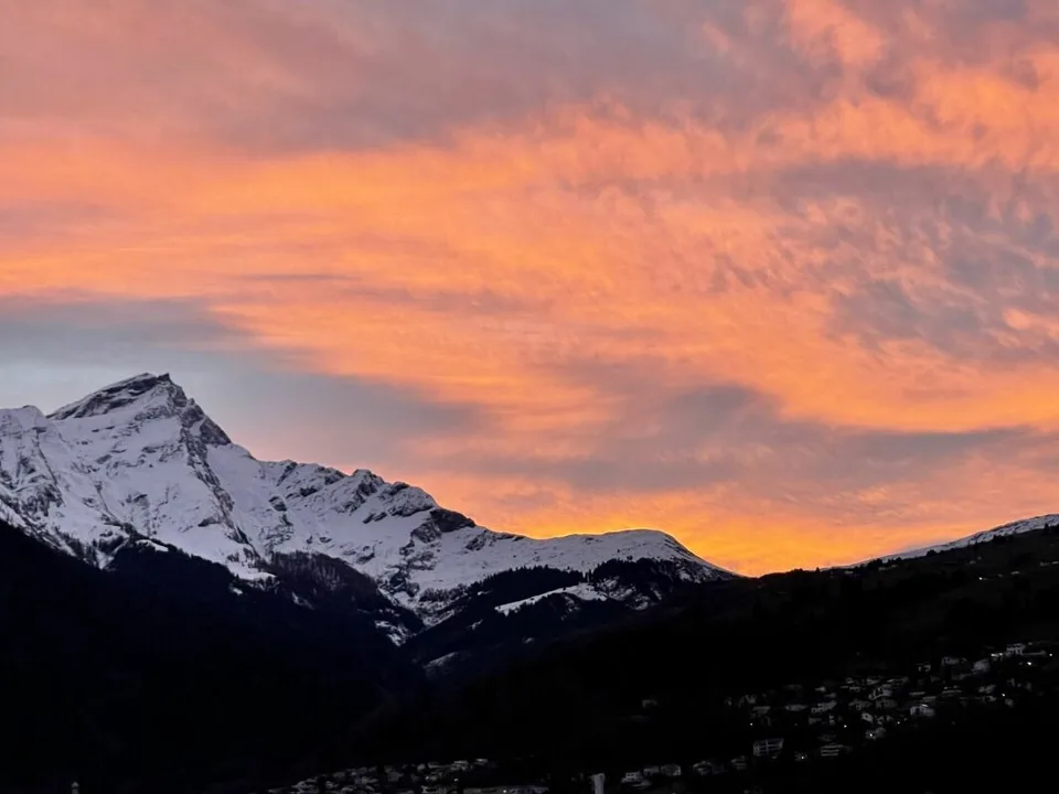 Originelle exklusive Terrassenwohnung in einer attraktiven Wohnlage in Sils i.D.