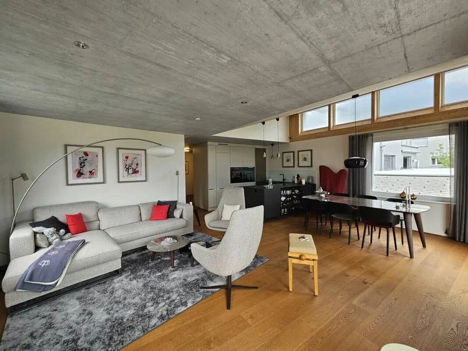 Originelle exklusive Terrassenwohnung in einer attraktiven Wohnlage in Sils i.D.