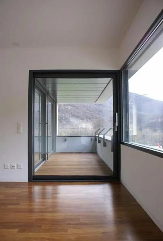 Schönes modernes Haus mitten in der Natur