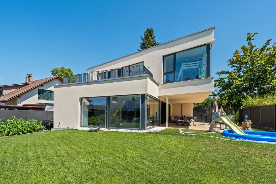 Modernes 6.5-Zimmer-Einfamilienhaus mit Garten in Gerlafingen