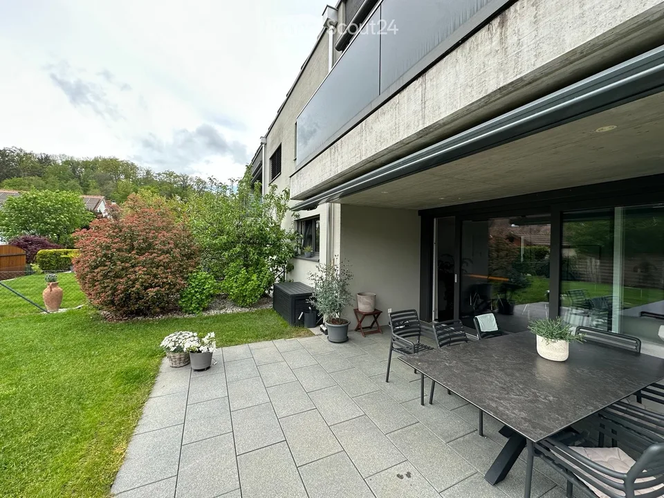 Wunderschöne 4.5-Zimmer Erdgeschosswohnung mit grossem Garten