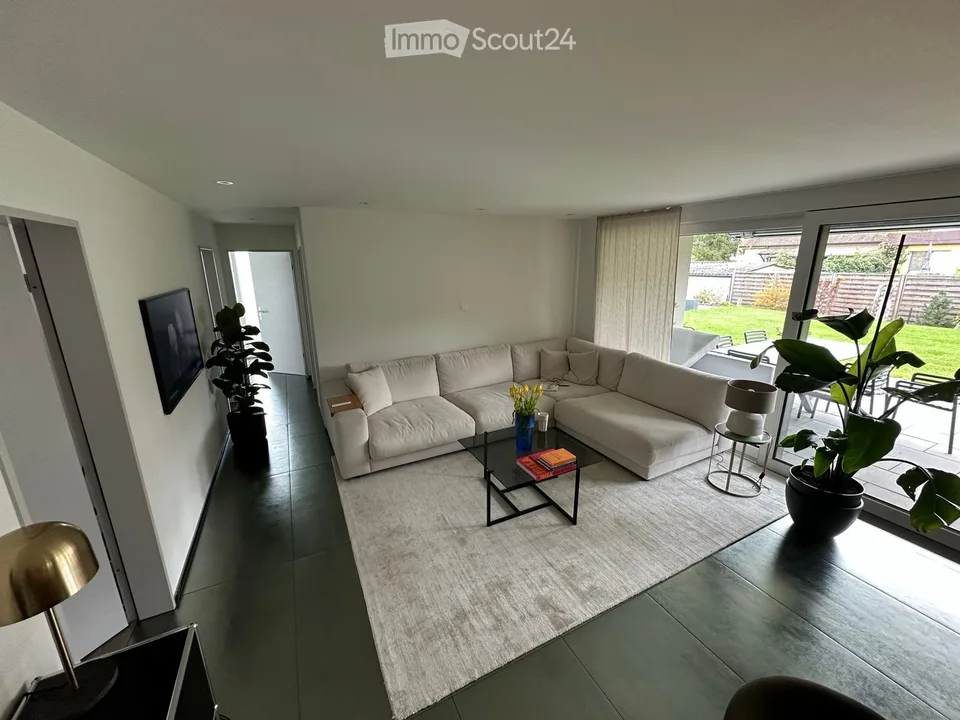 Wunderschöne 4.5-Zimmer Erdgeschosswohnung mit grossem Garten