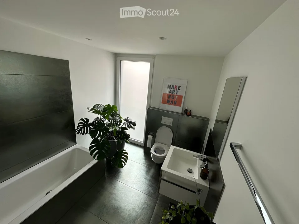Wunderschöne 4.5-Zimmer Erdgeschosswohnung mit grossem Garten