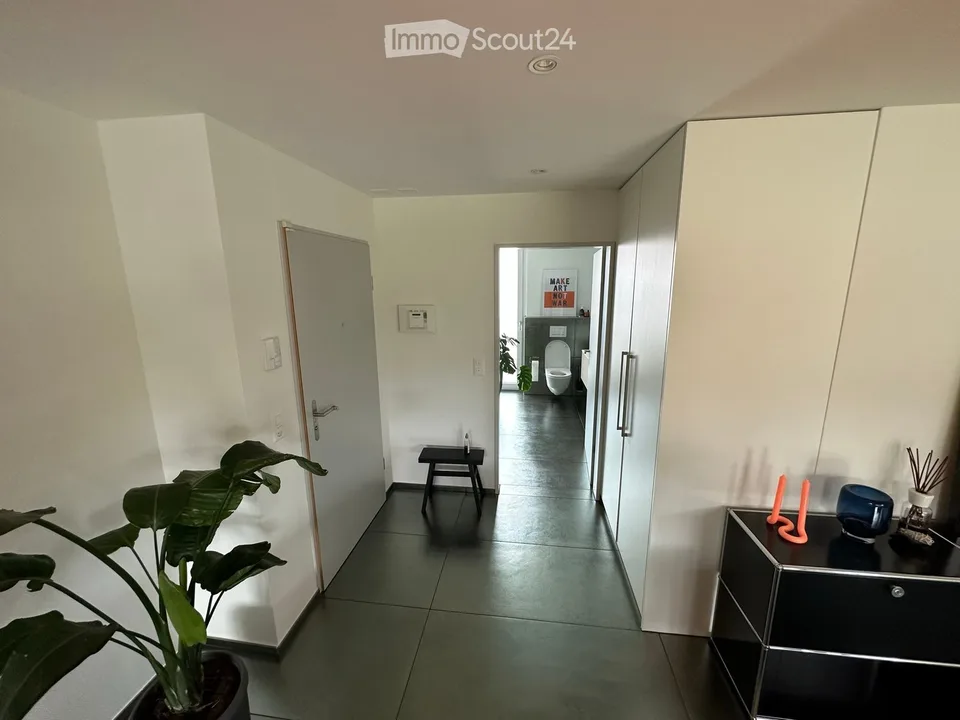 Wunderschöne 4.5-Zimmer Erdgeschosswohnung mit grossem Garten