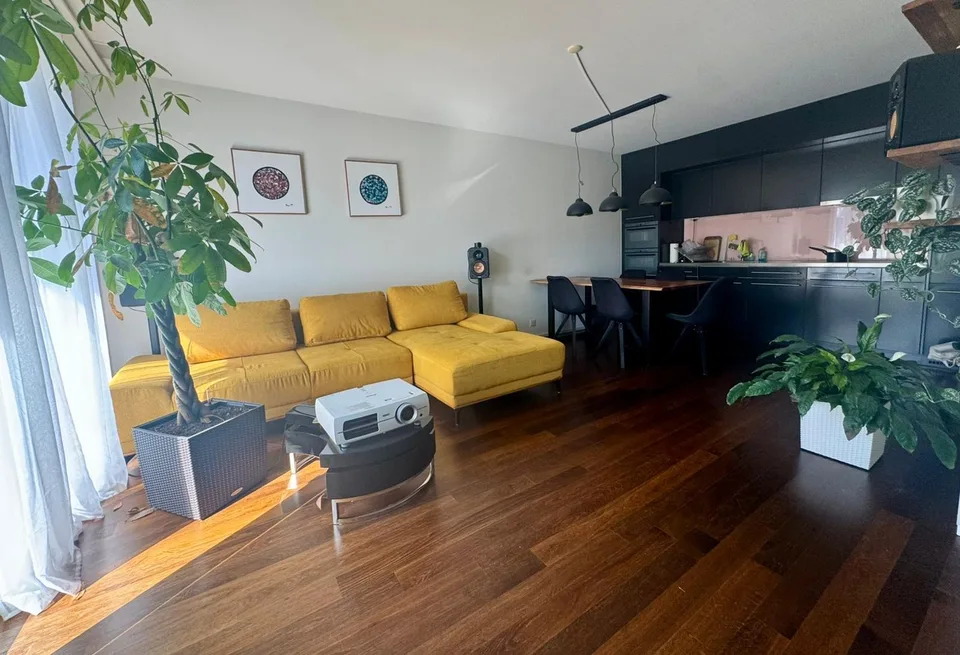 Apartment with balcony & home cinema in Hard Turm Park, Zurich West