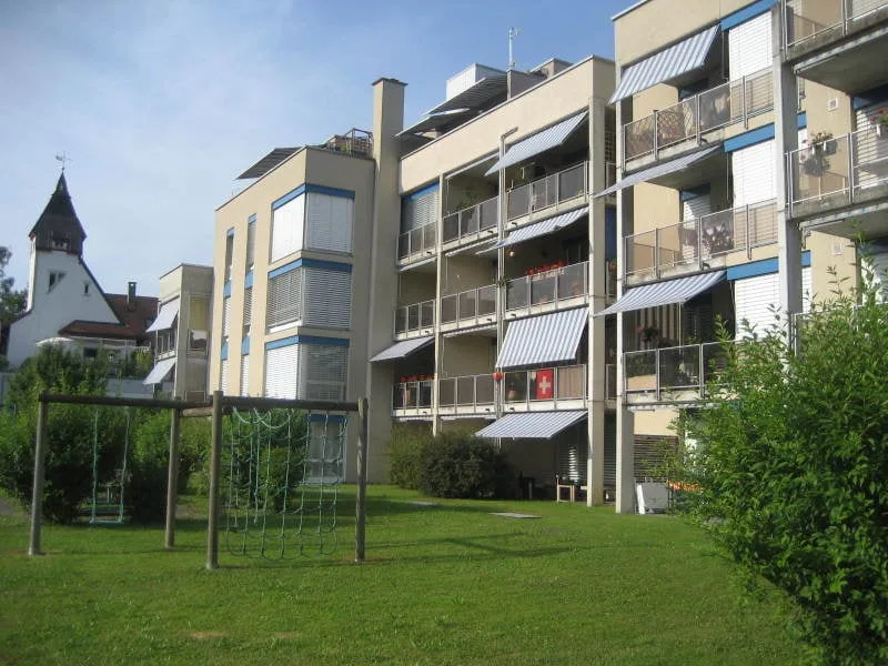 Ortszentrum - schöne 4.5 Zimmerwohnung mit Sitzplatz