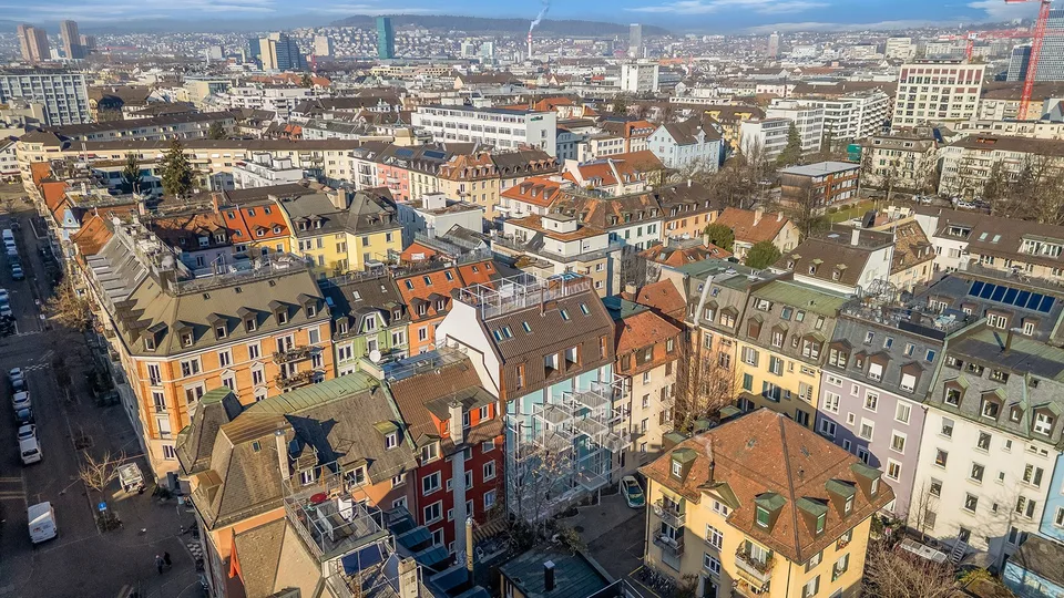 Exklusive möblierte Dachwohnung mit atemberaubender Aussicht über Zürich