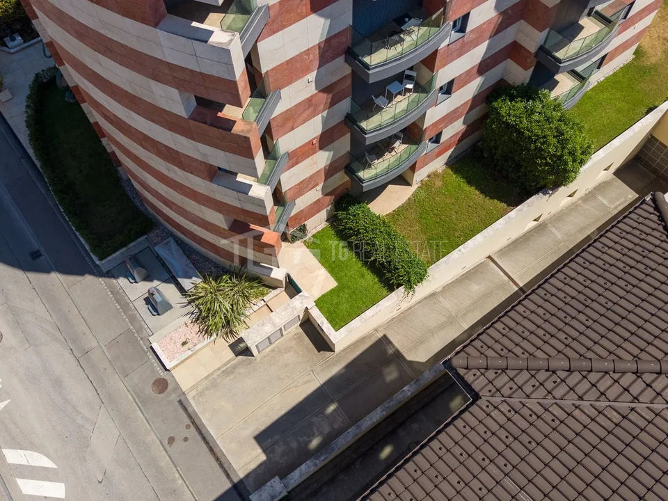 Modernes möbliertes Einzimmerapartment mit Garten
