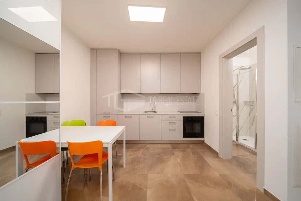 Modernes möbliertes Einzimmerapartment mit Garten