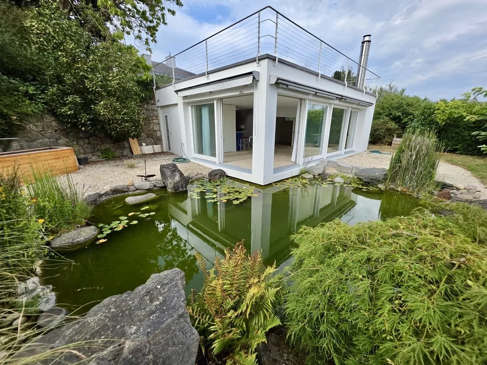 85 m² dream home - idyllic 2.5-room garden apartment with pond