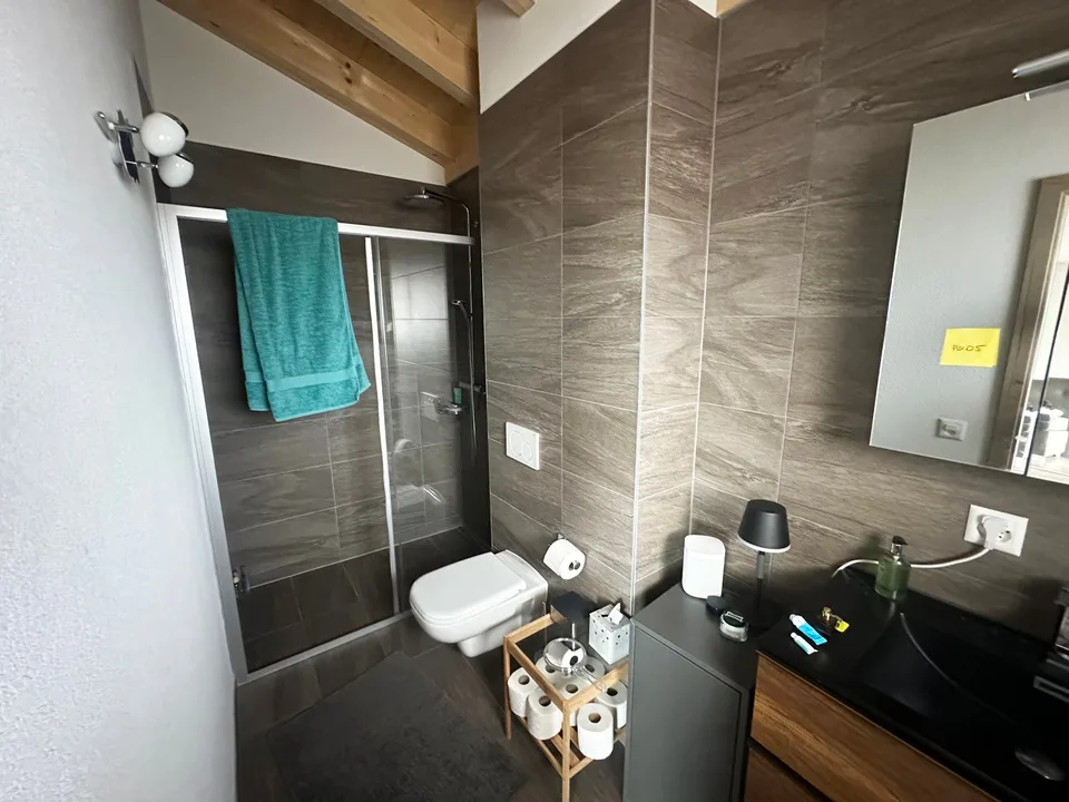 Champlan, appartement en attique de 4.5 pièces avec 3 places de parc extérieures