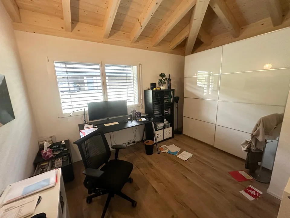 Champlan, appartement en attique de 4.5 pièces avec 3 places de parc extérieures