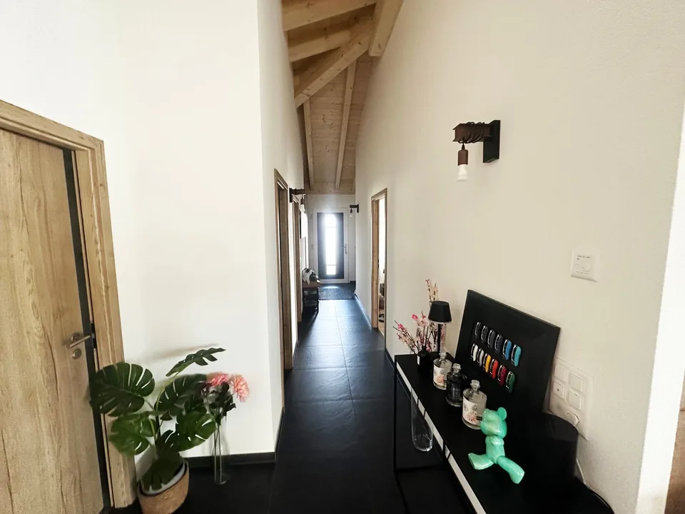 Champlan, appartement en attique de 4.5 pièces avec 3 places de parc extérieures