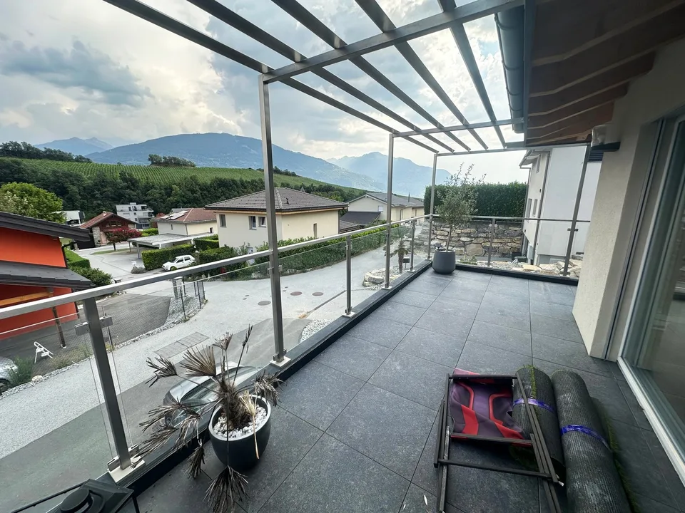 Champlan, appartement en attique de 4.5 pièces avec 3 places de parc extérieures