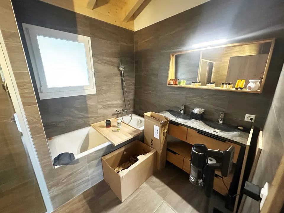 Champlan, appartement en attique de 4.5 pièces avec 3 places de parc extérieures