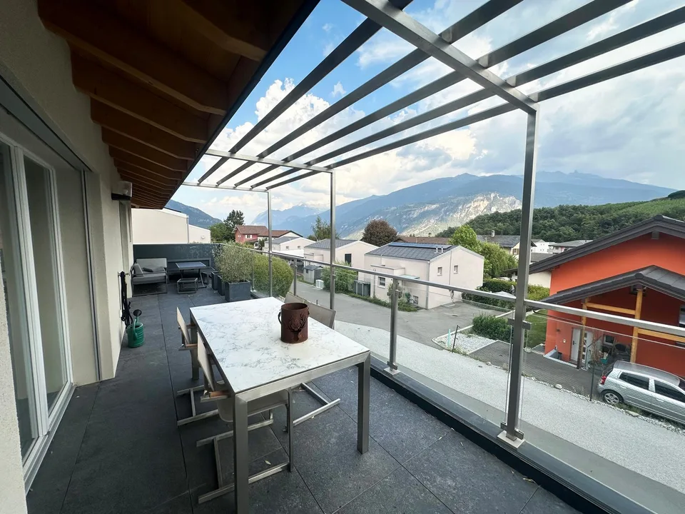 Champlan, appartement en attique de 4.5 pièces avec 3 places de parc extérieures