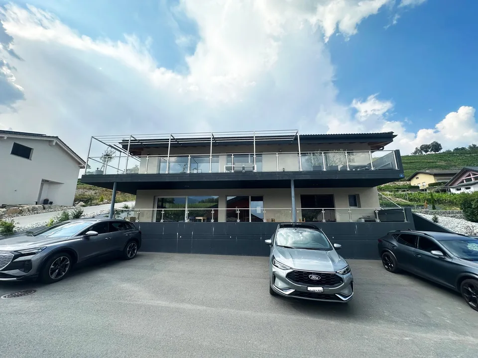 Champlan, appartement en attique de 4.5 pièces avec 3 places de parc extérieures