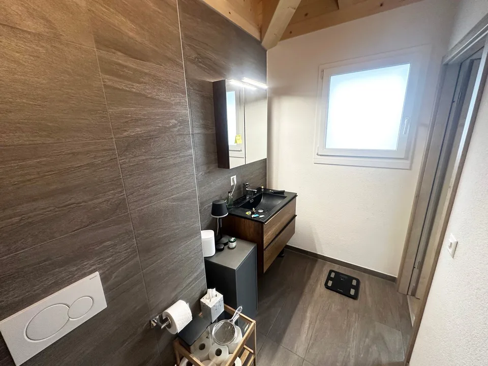 Champlan, appartement en attique de 4.5 pièces avec 3 places de parc extérieures