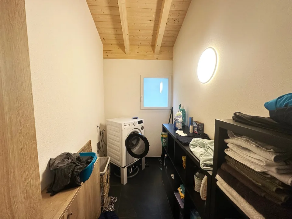 Champlan, appartement en attique de 4.5 pièces avec 3 places de parc extérieures