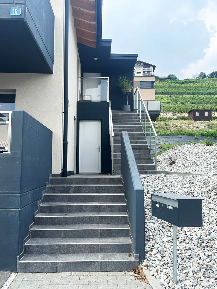 Champlan, appartement en attique de 4.5 pièces avec 3 places de parc extérieures