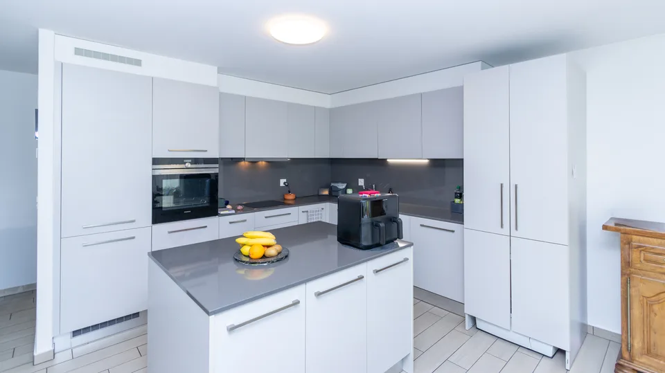 A VENDRE EXEPTIONNEL APPARTEMENT 3.5 PCES A GRANGES