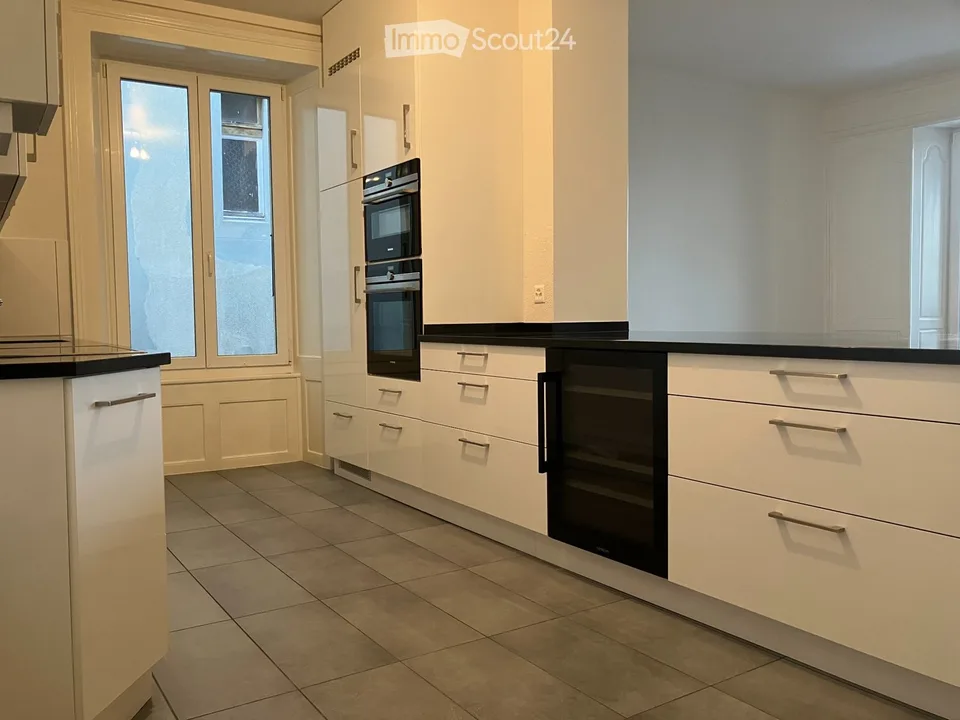 Spacieux appartement de 4,5 pièces avec cachet à St-Aubin NE
