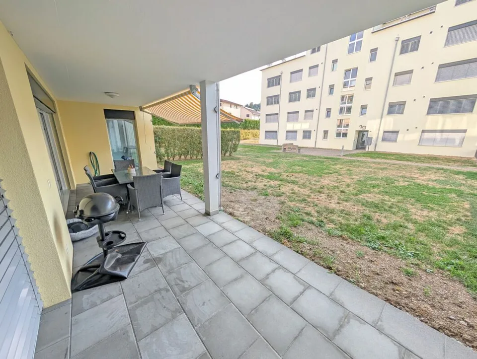 Bright garden apartment in the sought-after "Diamant" development