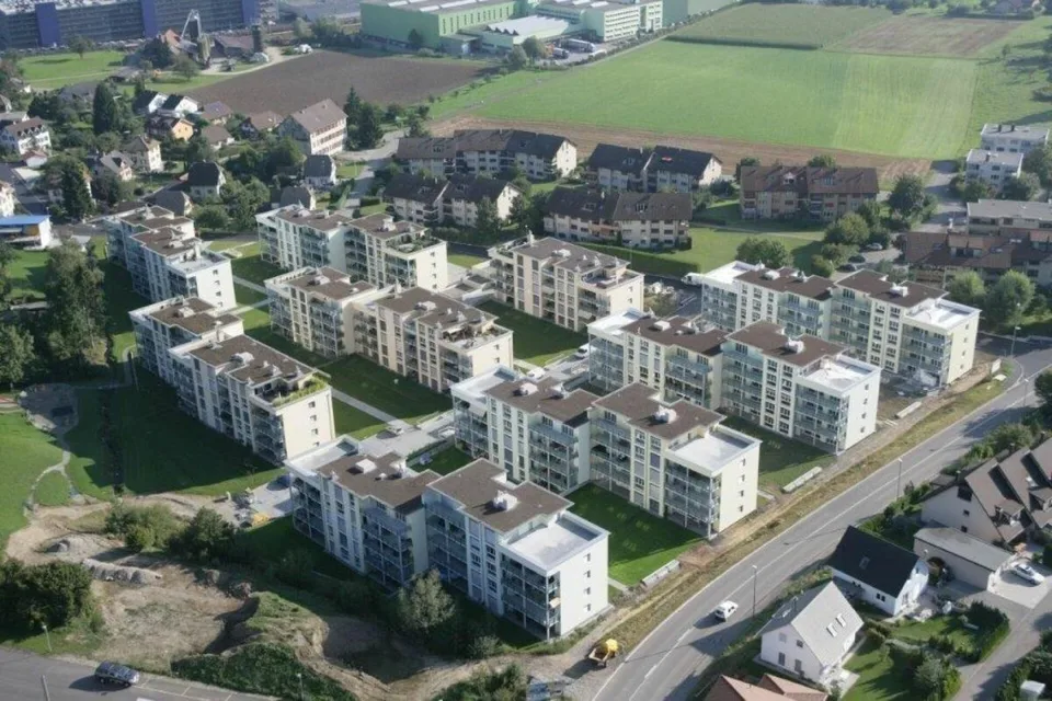 Bright garden apartment in the sought-after "Diamant" development