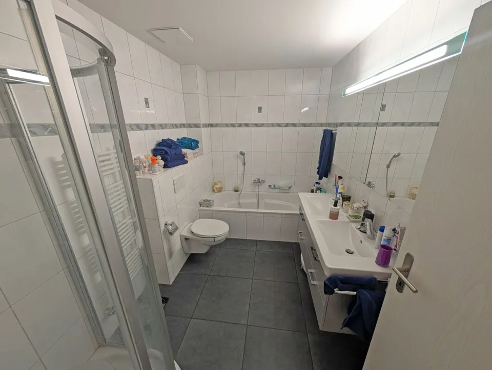 Bright garden apartment in the sought-after "Diamant" development
