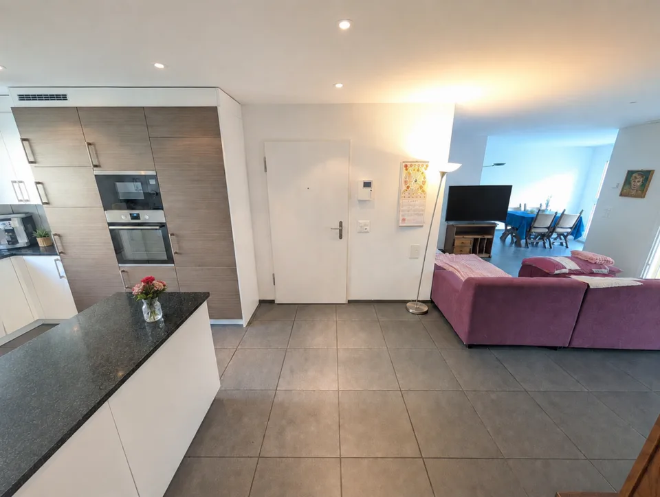 Bright garden apartment in the sought-after "Diamant" development
