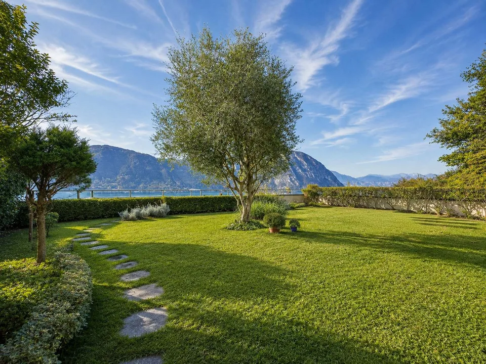 Appartement avec vue sur le lac et jardin à Bissone