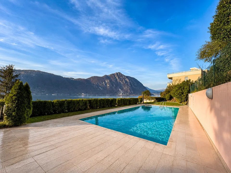Appartement avec vue sur le lac et jardin à Bissone