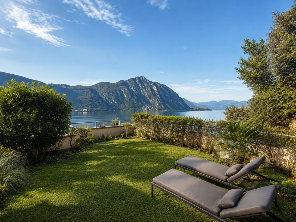 Appartement avec vue sur le lac et jardin à Bissone