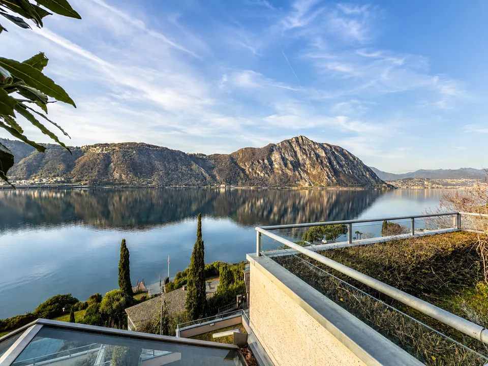 Appartement avec vue sur le lac et jardin à Bissone