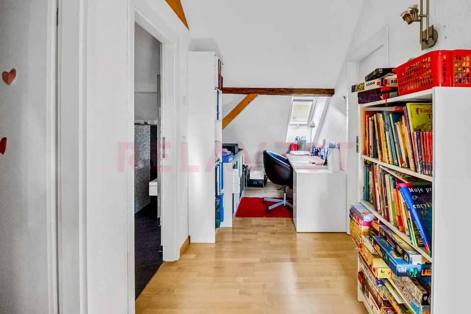 Derendingen: casa a 2 famiglie con grande giardino, 9,5 stanze