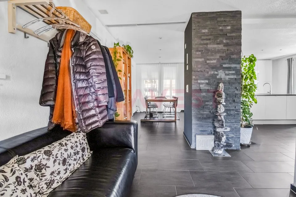Derendingen: casa a 2 famiglie con grande giardino, 9,5 stanze