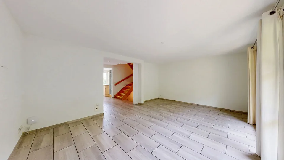 Bright 5.5-room semi-detached house with carport and two outdoor parking spaces