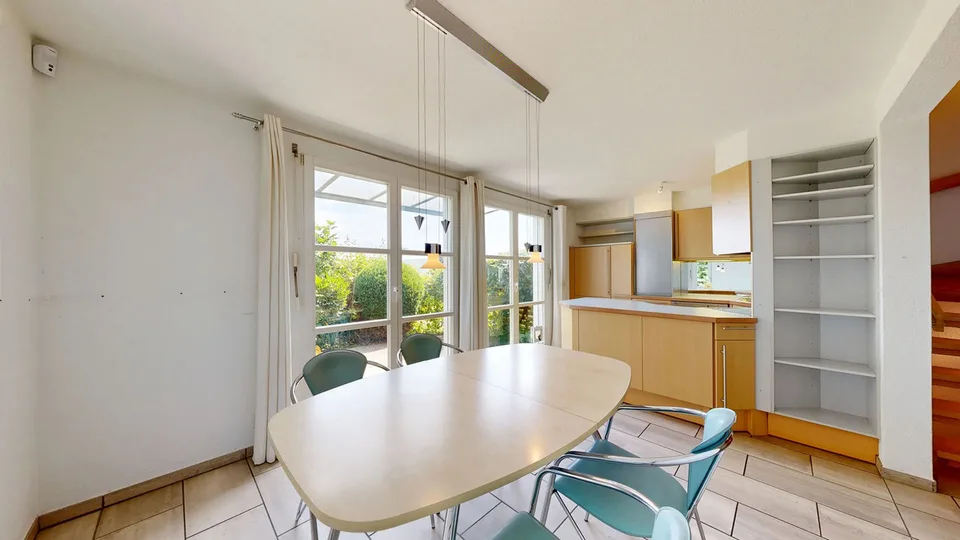Bright 5.5-room semi-detached house with carport and two outdoor parking spaces