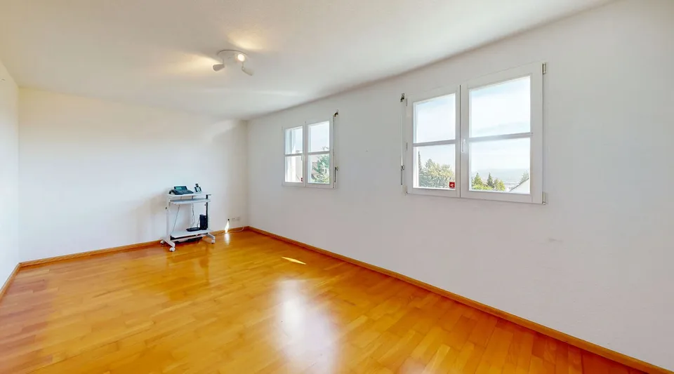 Bright 5.5-room semi-detached house with carport and two outdoor parking spaces