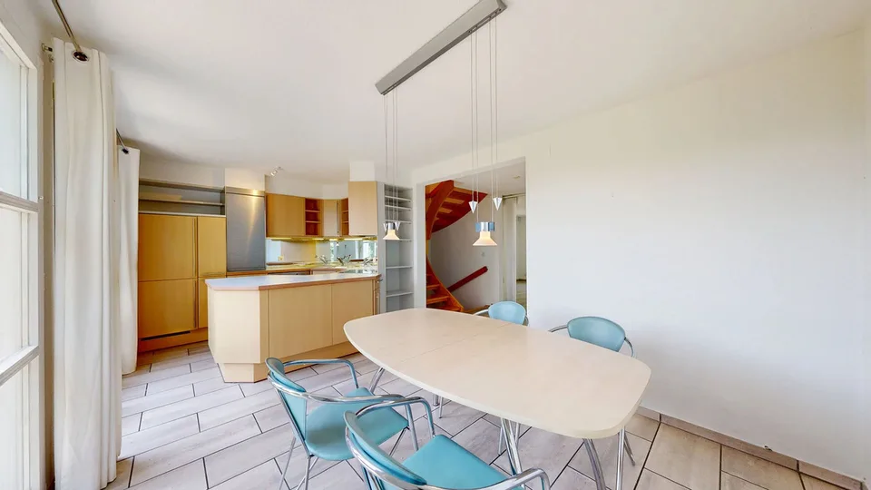 Bright 5.5-room semi-detached house with carport and two outdoor parking spaces