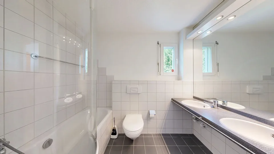 Bright 5.5-room semi-detached house with carport and two outdoor parking spaces
