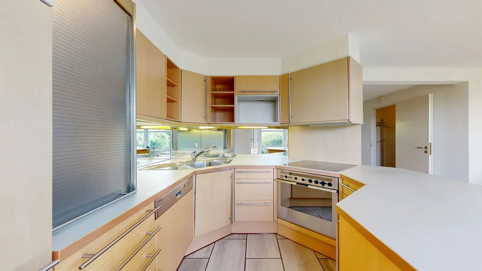 Bright 5.5-room semi-detached house with carport and two outdoor parking spaces