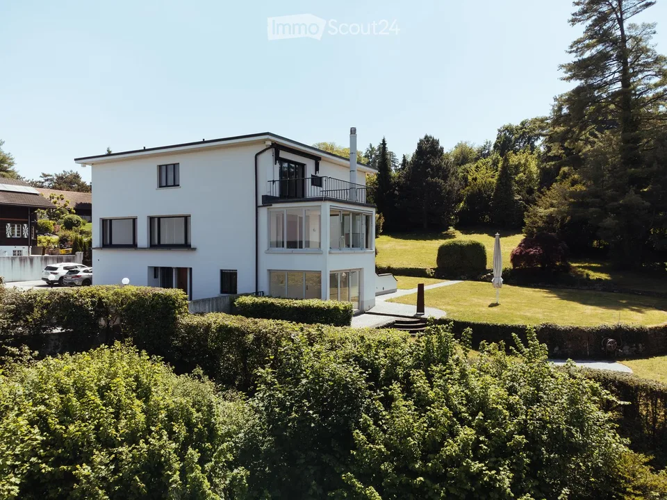Dreamlike estate with lake panorama and absolute privacy