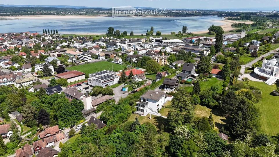 Dreamlike estate with lake panorama and absolute privacy