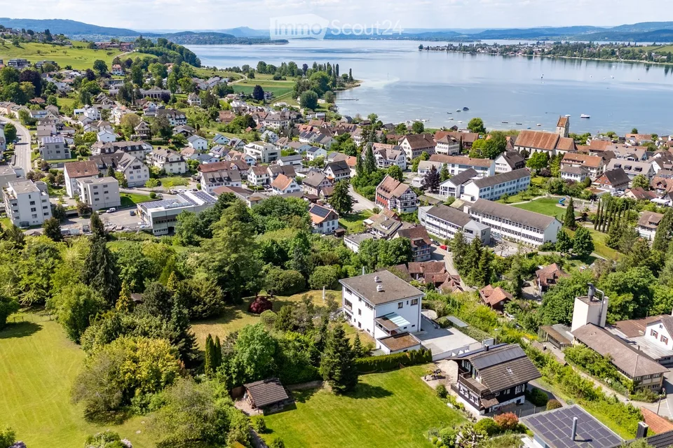 Dreamlike estate with lake panorama and absolute privacy