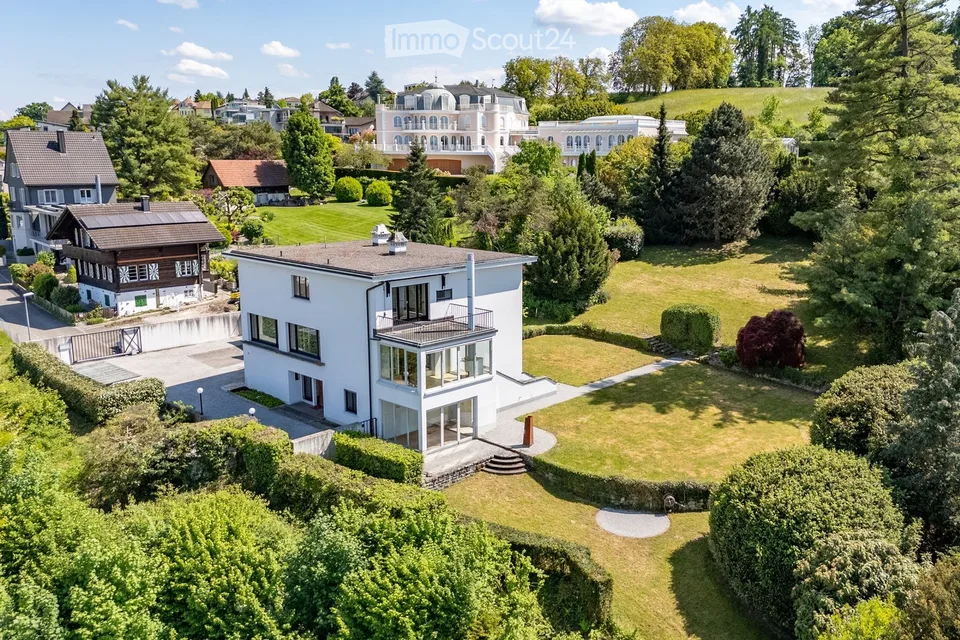 Dreamlike estate with lake panorama and absolute privacy