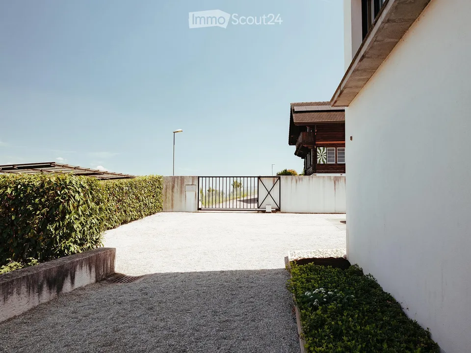 Dreamlike estate with lake panorama and absolute privacy