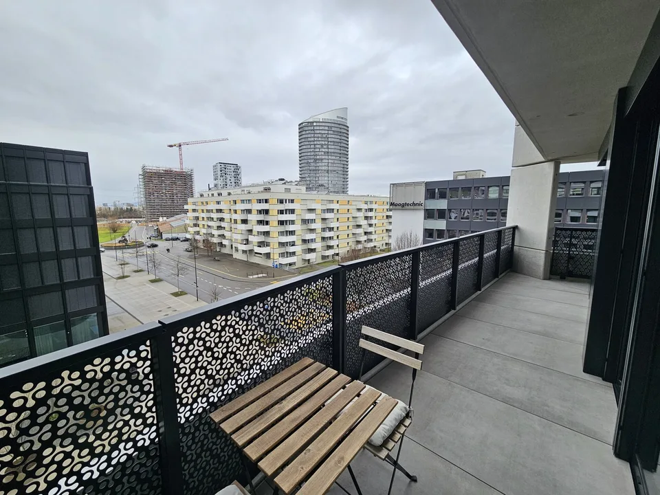 Stilvolle möblierte 2.5-Zimmer-Wohnung | 20 m² Rundumbalkon | 10 Min. nach Zürich